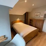 Hotel B&r Piano 2 - Louvain-la-neuve - Mont Saint Guibert 2*