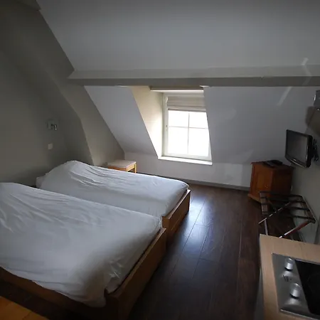 Hotel Piano 2 - Louvain-La-Neuve - Mont Saint Guibert Corbais