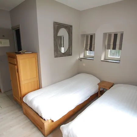 Hotel Piano 2 - Louvain-La-Neuve - Mont Saint Guibert Hotel 2*