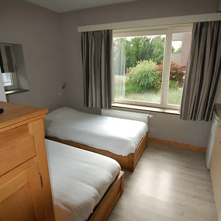 Hotel Piano 2 - Louvain-La-Neuve - Mont Saint Guibert 2*