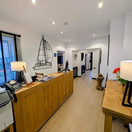 Hotel B&r Piano 2 - Louvain-la-neuve - Mont Saint Guibert 2*