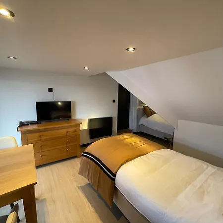 Hotel B&r Piano 2 - Louvain-la-neuve - Mont Saint Guibert 2*